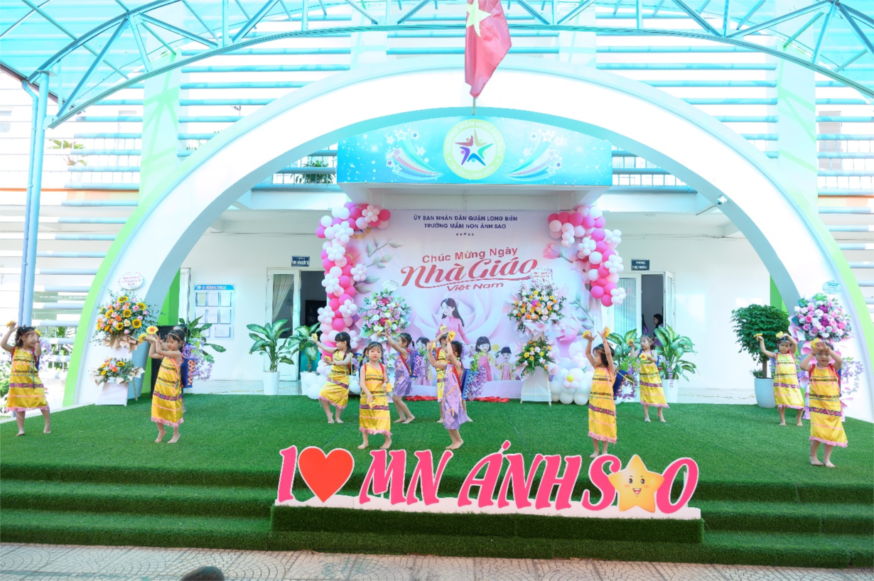 Alvin1 - tham gia văn nghệ chào mừng 20/11