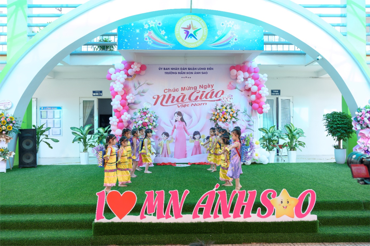 Alvin1 - tham gia văn nghệ chào mừng 20/11