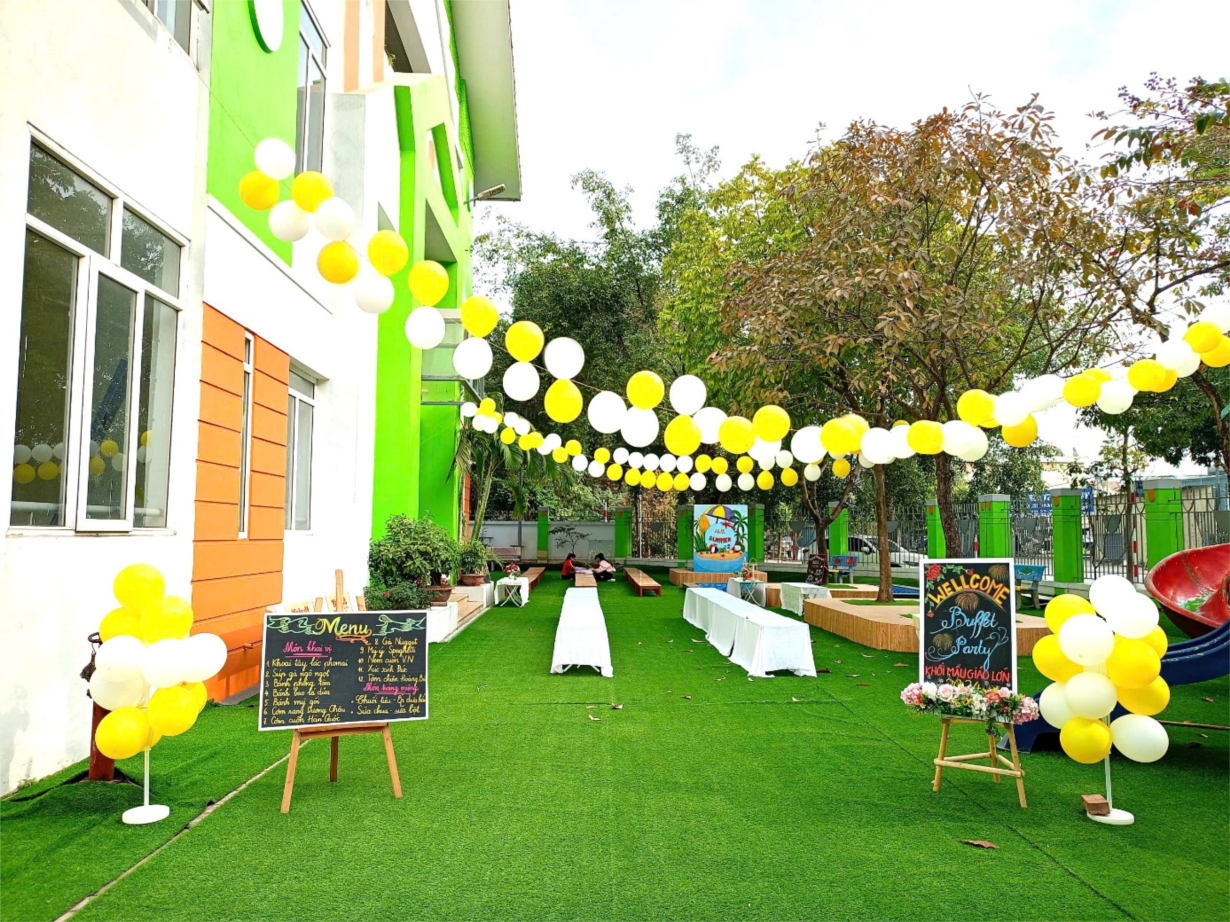 Ảnh tháng 12 - Cùng các bé lớp Alvin 1 tham gia buffet chào đón năm mới!