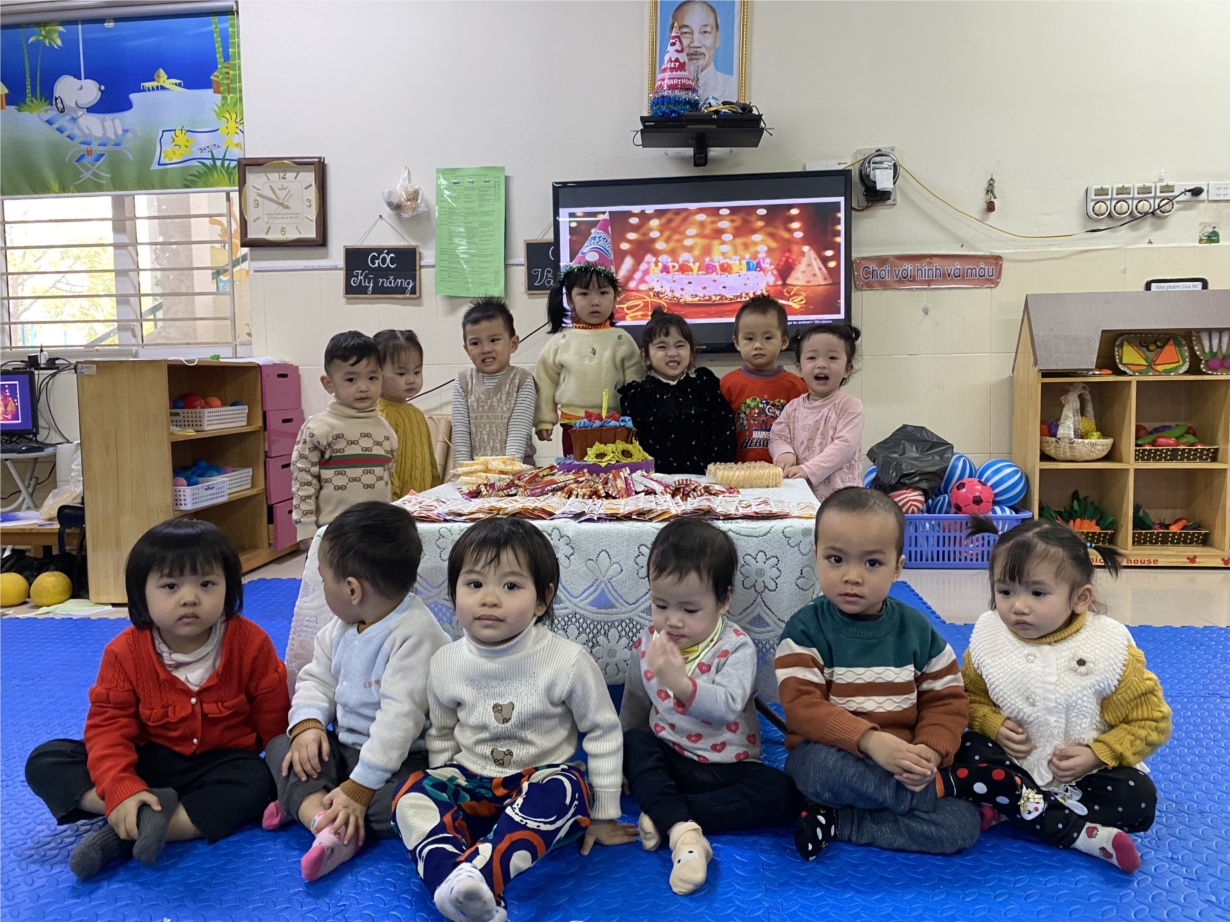 Các bé lớp D2 chúc mừng sinh nhật Hà My