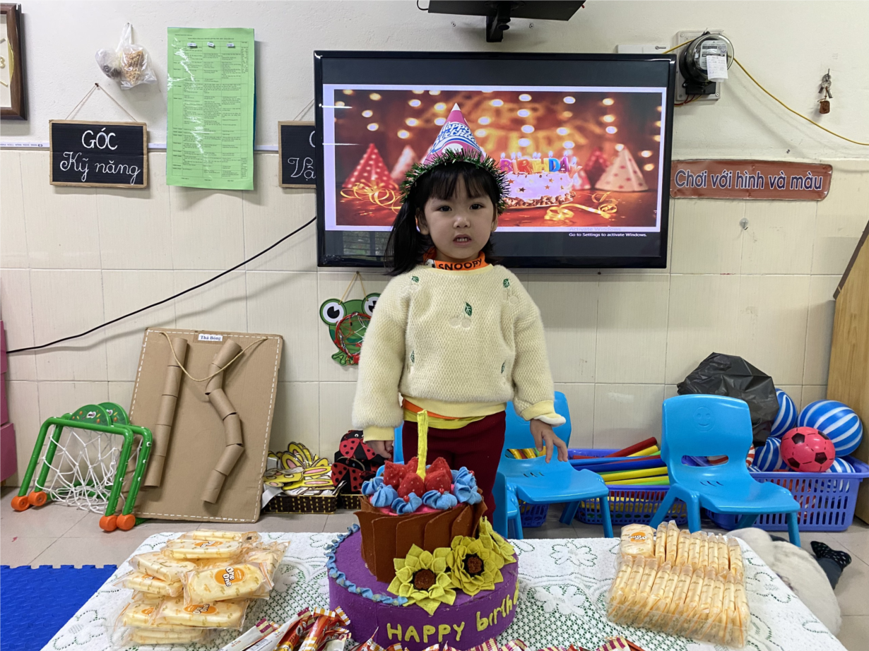 Các bé lớp D2 chúc mừng sinh nhật Hà My