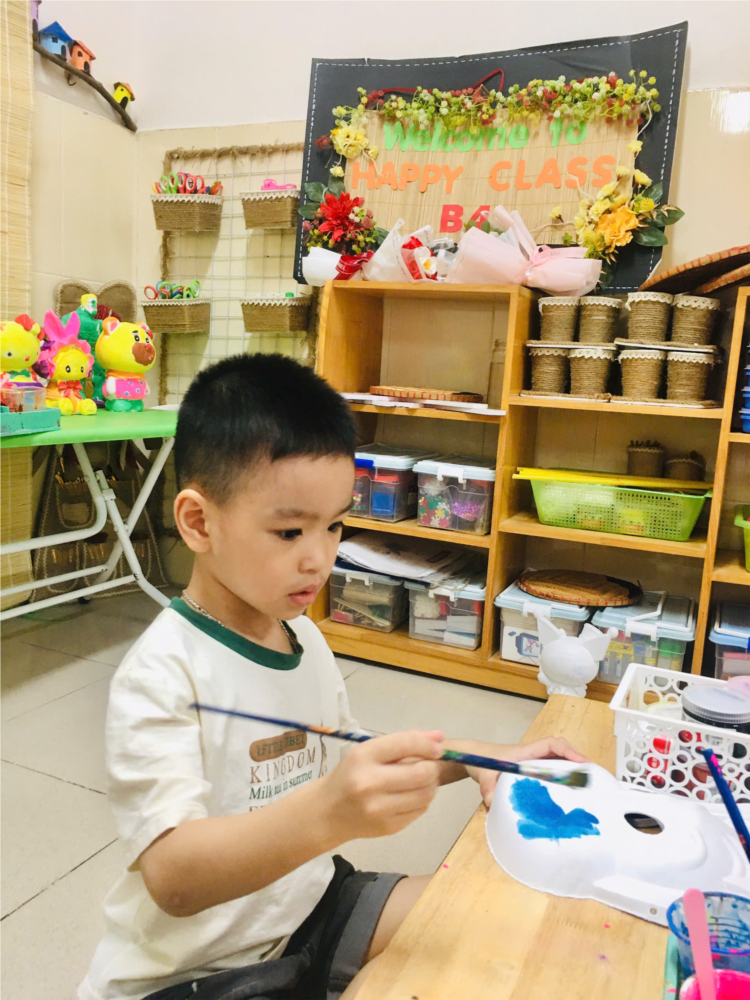 iCác bé MGN B4 tô tượng nhân dịp tết trung thu