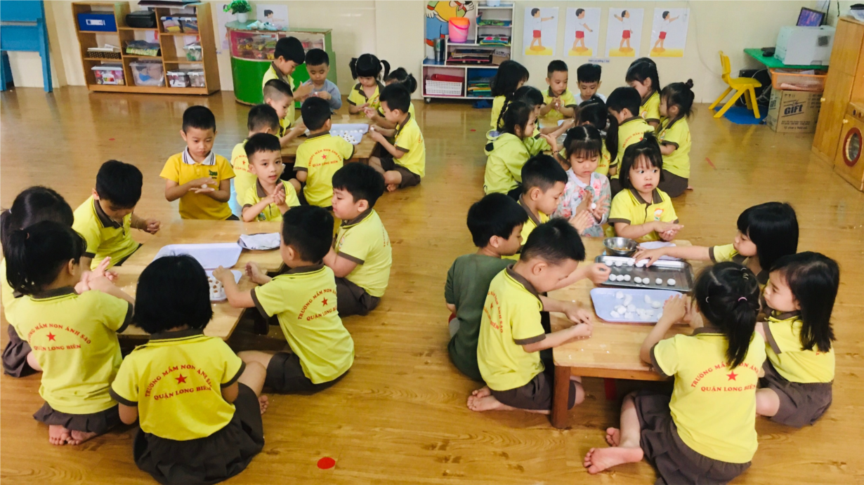 Các bé MGN B4 nặn bánh trôi ngày tết Hàn Thực