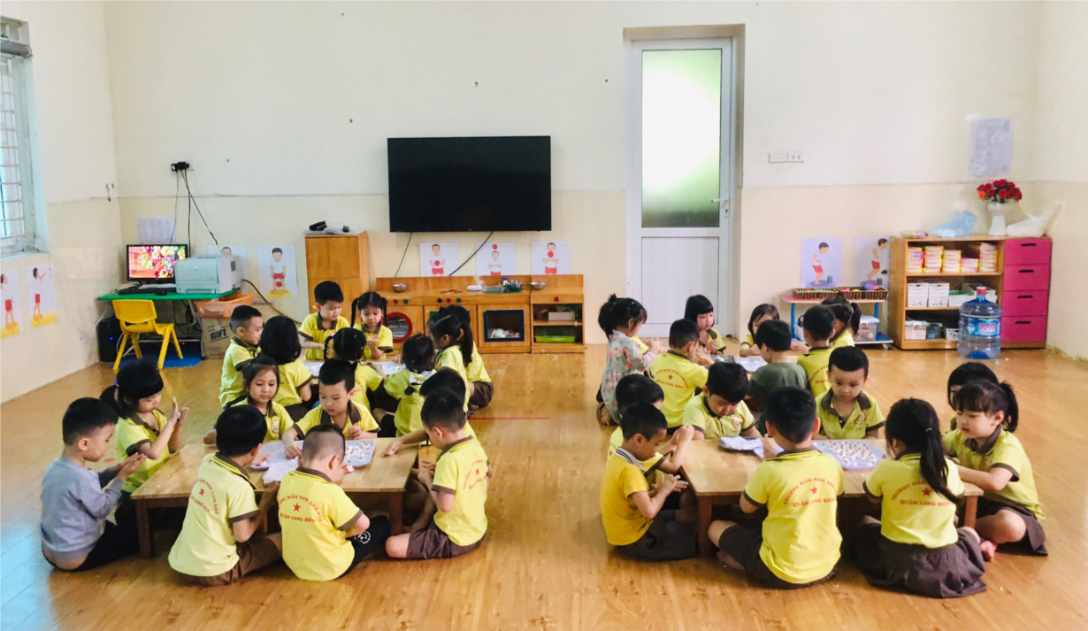 Các bé MGN B4 nặn bánh trôi ngày tết Hàn Thực