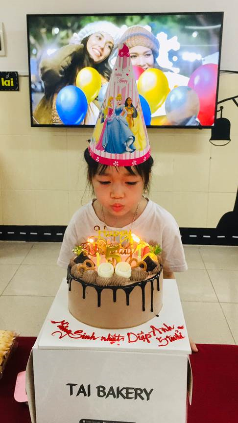 Các bé MGN B4 chúc mừng sinh nhật bạn Diệp Anh
