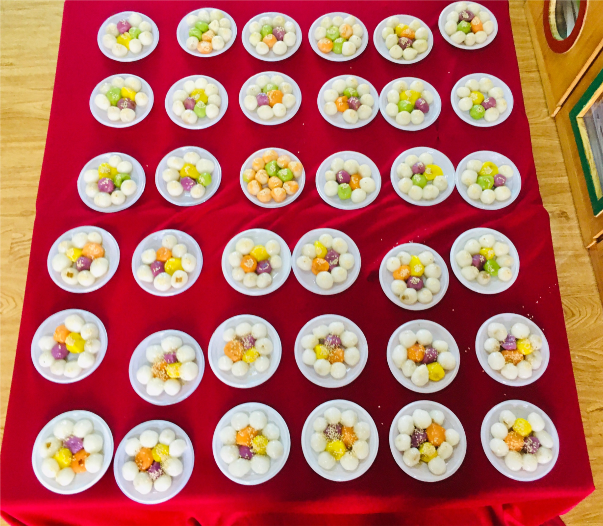 Các bé MGN B4 nặn bánh trôi ngày tết Hàn Thực