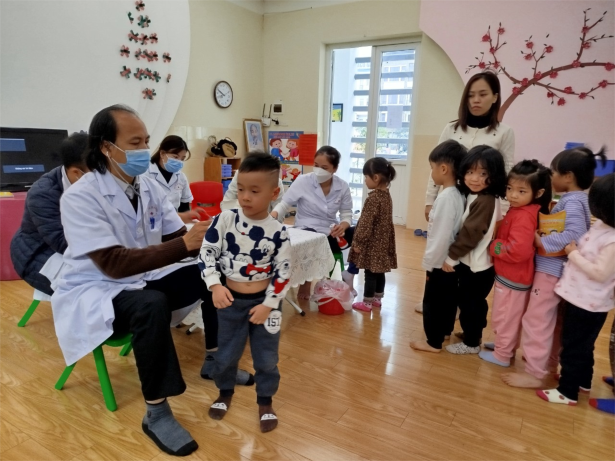 Các bạn lớp B3 khám sức khoẻ