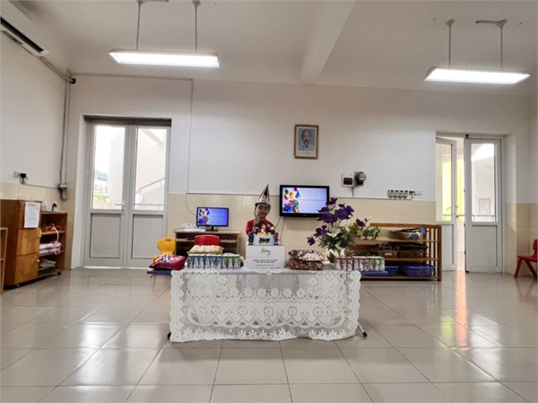 Các bạn lớp B3 chúc mừng sinh nhật bạn Gia Huy tròn 5 tuổi.