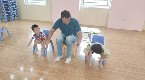 Hoạt động Làm quen với Tiếng Anh các bé lớp B3