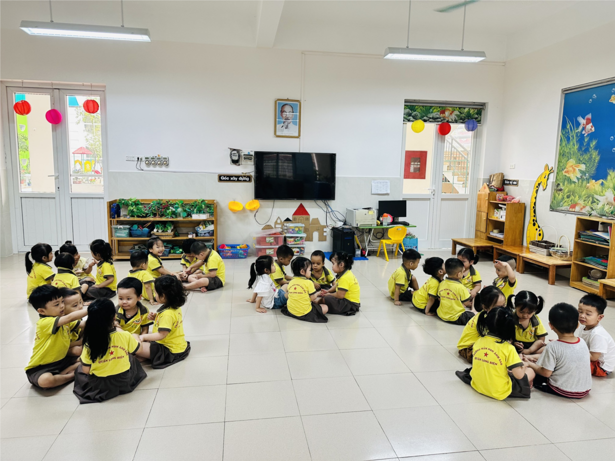 Các bé lớp C1 cùng tham gia các trò chơi dân gian.