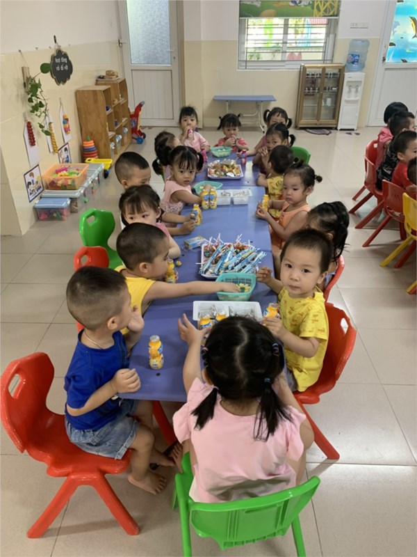 Lớp C4 vui liên hoan