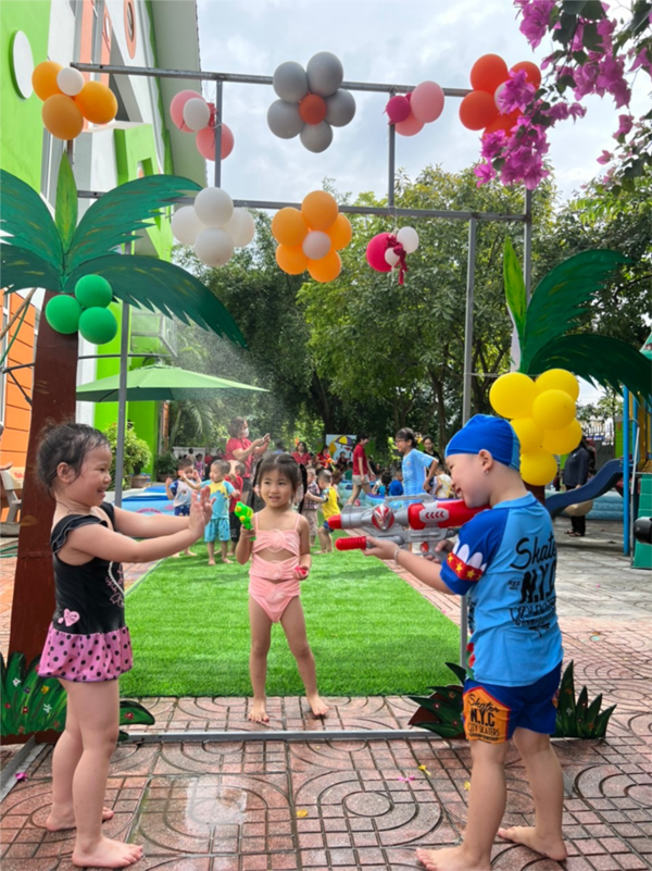 Các bé lớp MGN B4 với Lễ hội Water Day