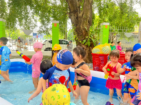 Các bé lớp MGN B4 với Lễ hội Water Day