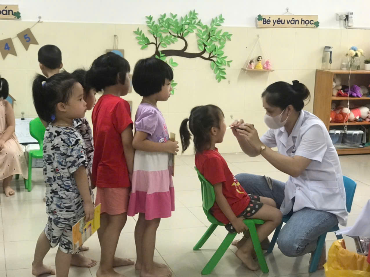 Cùng khám sức khoẻ với các bé lớp B3 nhé!