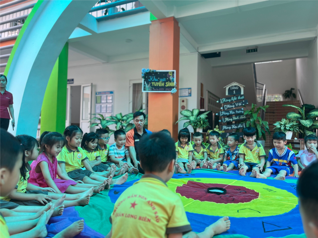 Hình ảnh các bé lớp MGN B1 tham gia ngày hội Open day