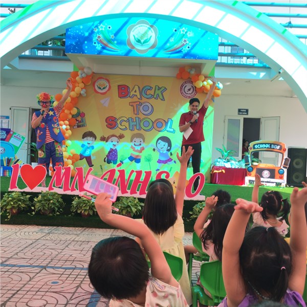Các bé lớp B3 tham gia sự kiện  Back to school 