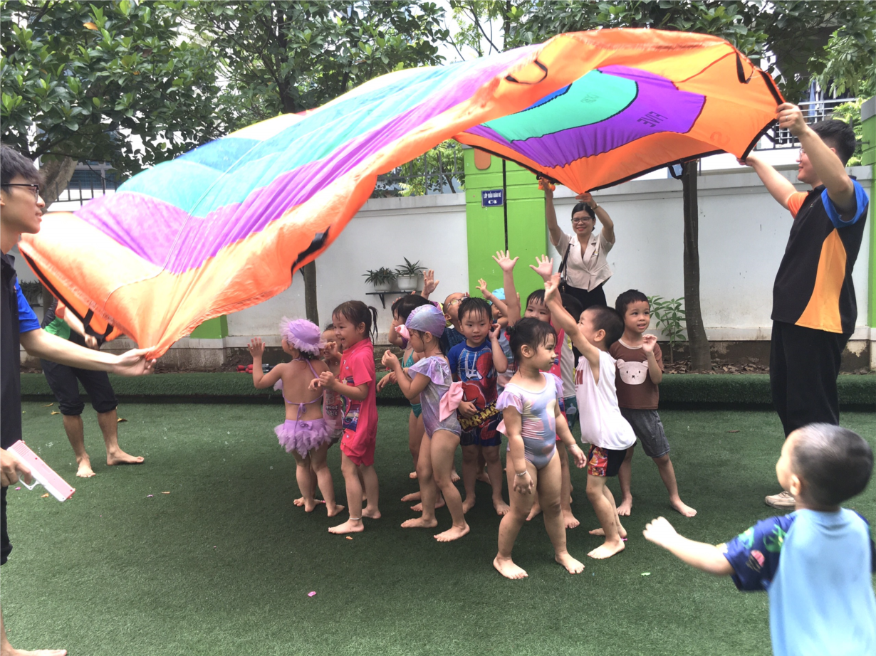 Các bé lớp MGN B3 tham gia  Ngày hội nước  !