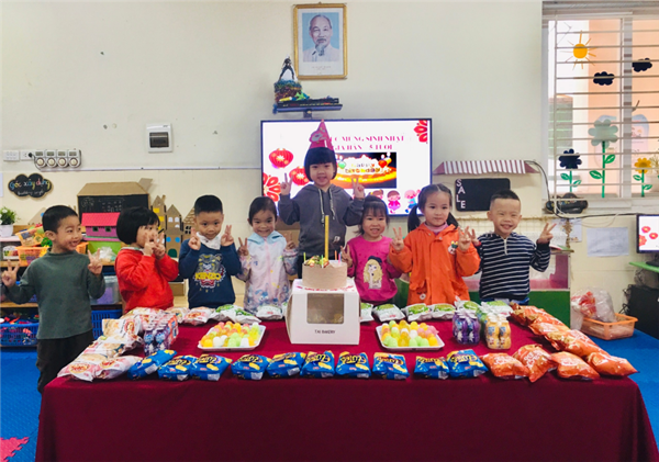 Chúc mừng sinh nhật bạn Gia Hân B4