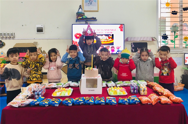 Chúc mừng sinh nhật bạn Gia Hân B4