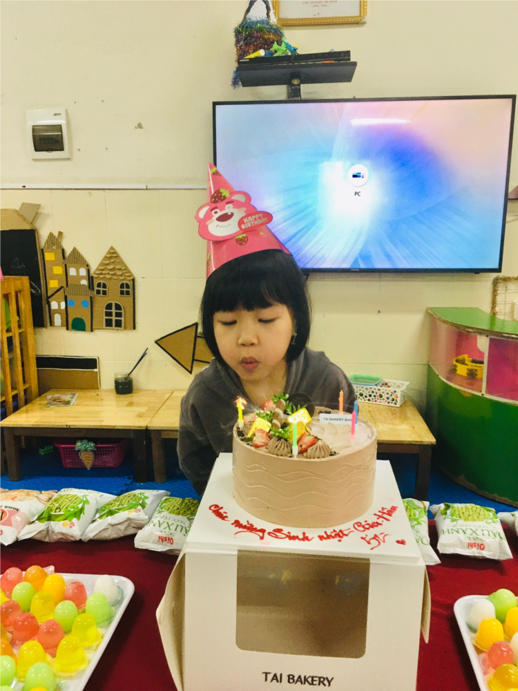 Chúc mừng sinh nhật bạn Gia Hân B4