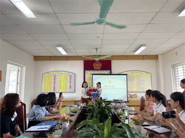 TRường MN Ánh Sao đón nhận quyết định bổ nhiệm HT mới