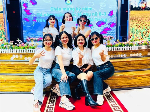 Tiết mục văn nghệ của khối MGL chào mừng ngày quốc tế phụ nữ 8.3