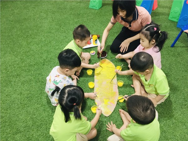 Hoạt động trải nghiệm  Trang trí ván trượt   - Lớp nhà trẻ D1