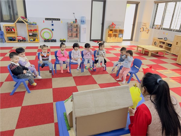 Tiets học kẻ chuyện sáng tạo của các bạn nhỏ lớp D5