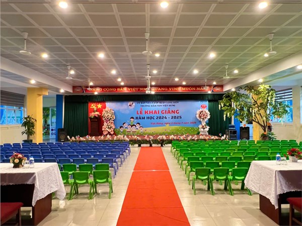 Công tác trang trí đón chào năm học mới 2024-2025 của nhà trường.