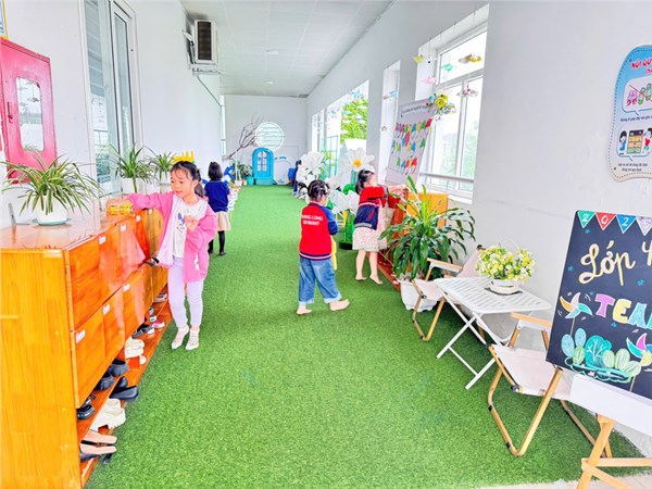 Album tháng 12: Buổi trực nhật vệ sinh lớp học của các bạn nhỏ lớp ALVIN1