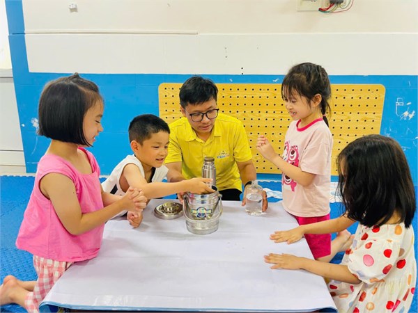 Giờ học STEAMKID của các bạn lớp A4