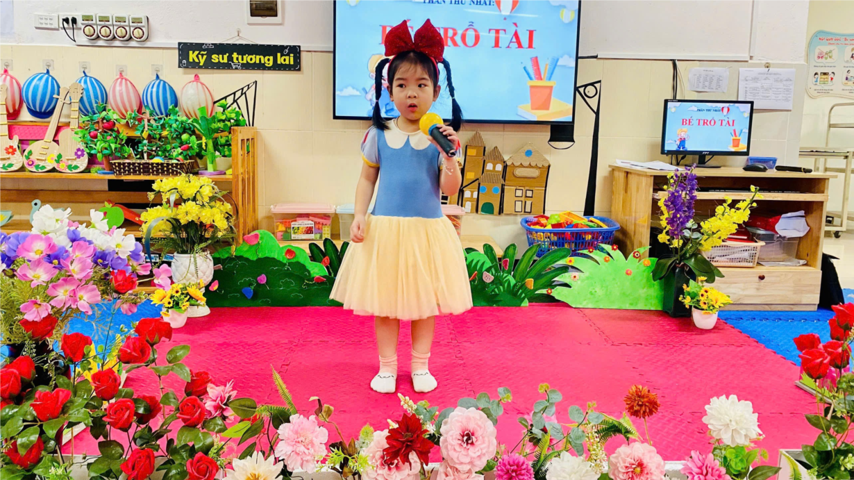 Các bé MGNB4 với tiết học âm nhạc: Dạy hát   Cháu yêu cô chú công nhân . TCAN  Vũ điệu hóa đá 