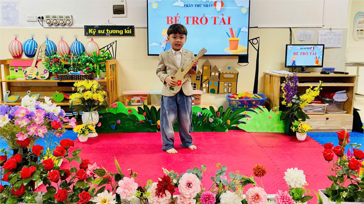 Các bé MGNB4 với tiết học âm nhạc: Dạy hát   Cháu yêu cô chú công nhân . TCAN  Vũ điệu hóa đá 