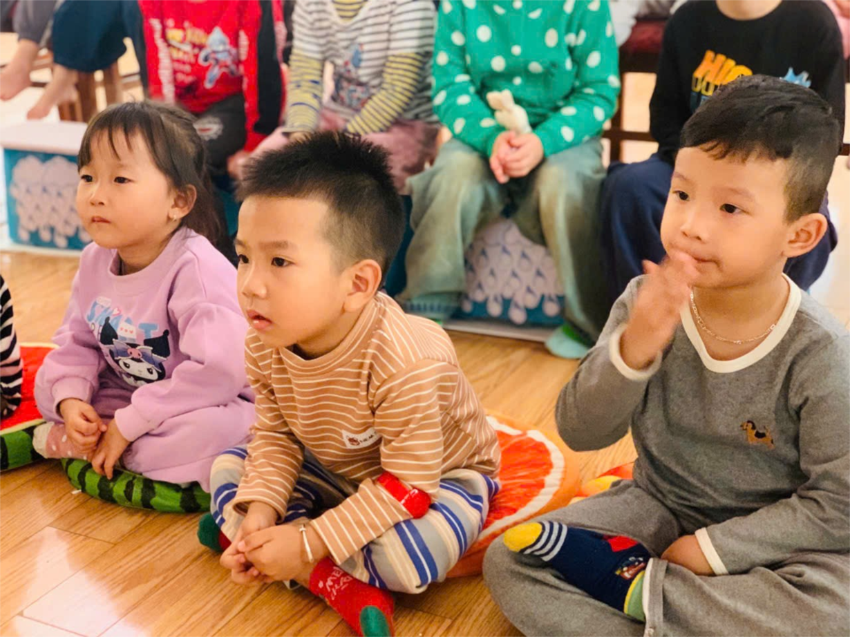 Các bé MGN B4 xem phim chuyên đề: Học kỳ quân đội