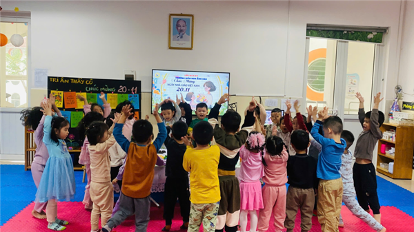 Các bé MGN B4 liên hoan chúc mừng Ngày Nhà giáo Việt Nam