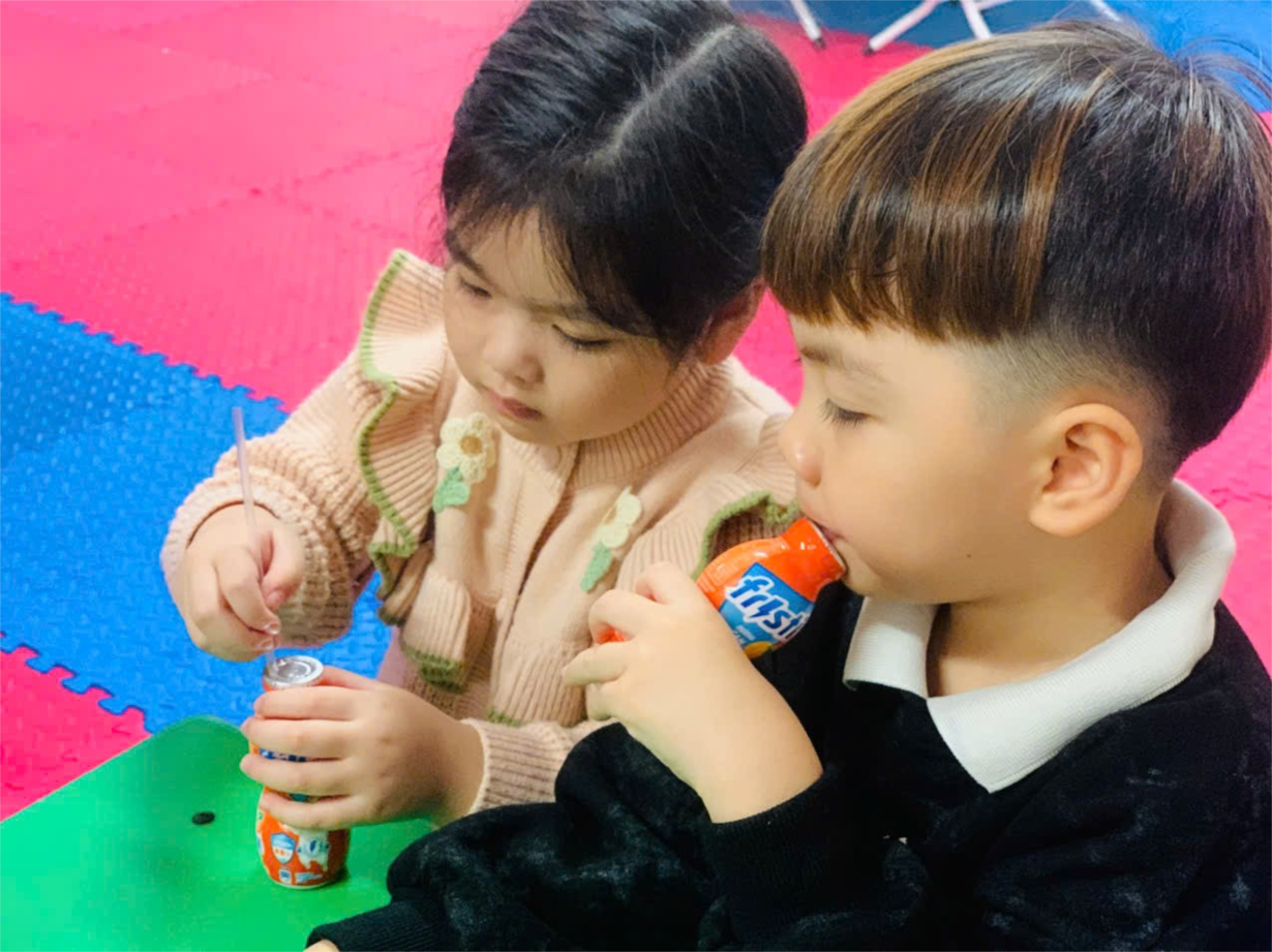 Các bé MGN B4 liên hoan chúc mừng Ngày Nhà giáo Việt Nam