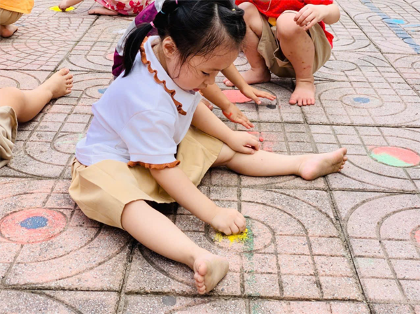 Ảnh đẹp tháng 9: Các bé MGN B4 với Ngày hội sắc màu