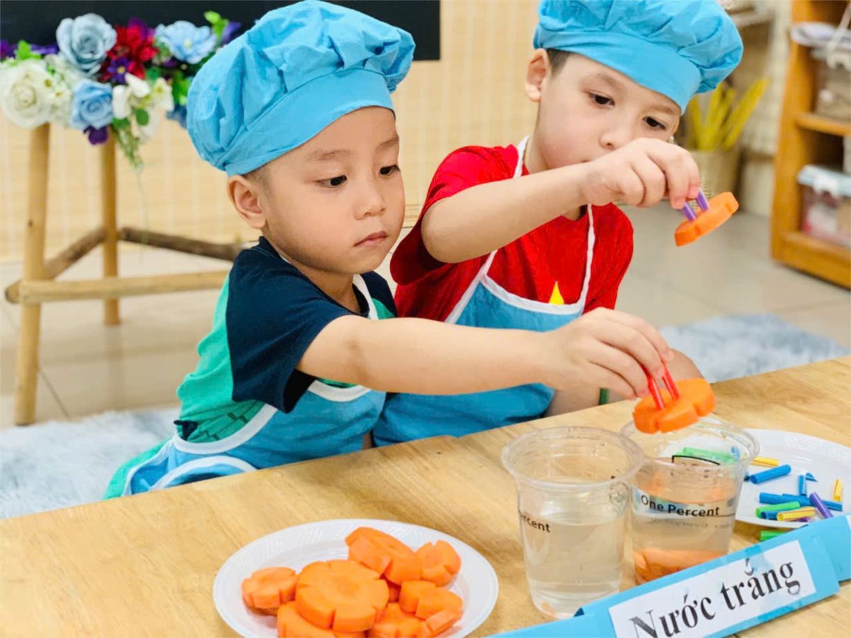 Các bé MGN B4 khám phá sự kỳ diệu của củ cà rốt