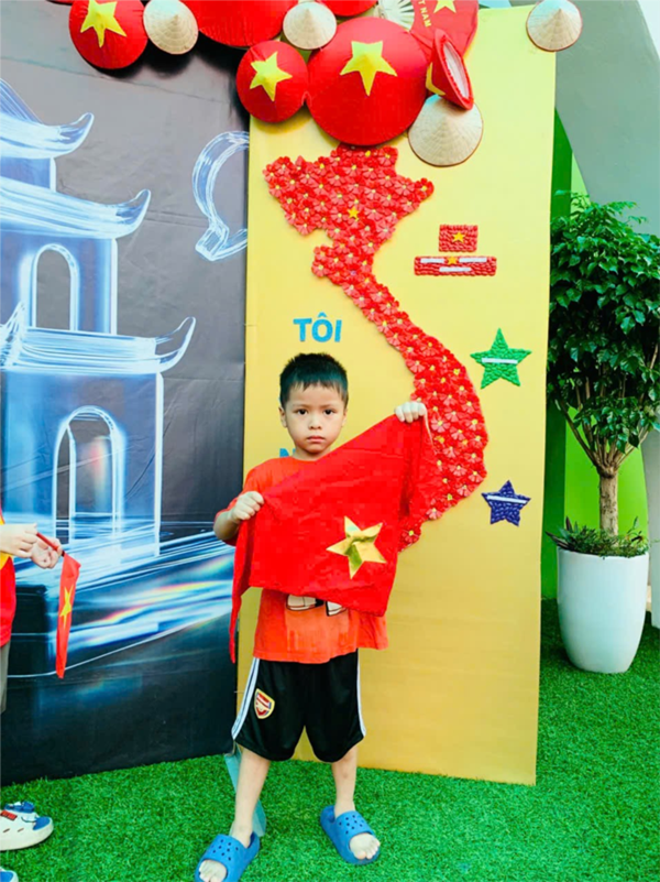 Các bé MGN B4 chào mừng kỷ niệm 80 năm Quốc Khánh 2 - 9