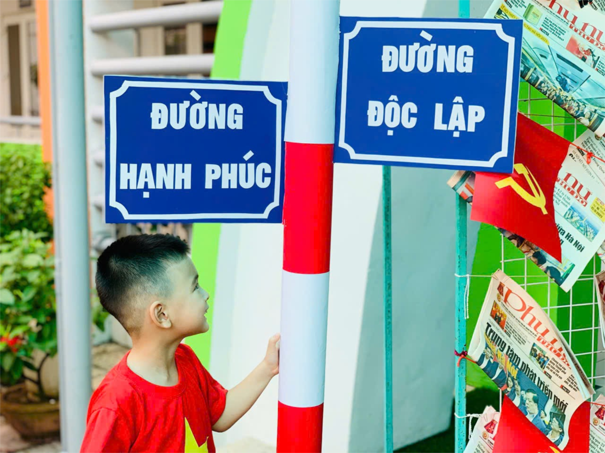 Các bé MGN B4 chào mừng kỷ niệm 80 năm Quốc Khánh 2 - 9