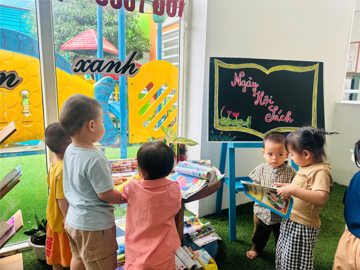 Ambum ảnh lớp Nhà Trẻ D2 hưởng ứng Ngày hội đọc sách