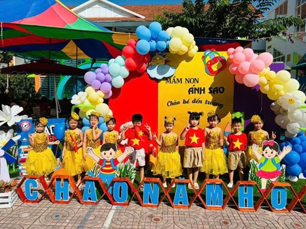 Các bạn nhỏ lớp MGL A3 tham gia ngày lễ khai giảng.