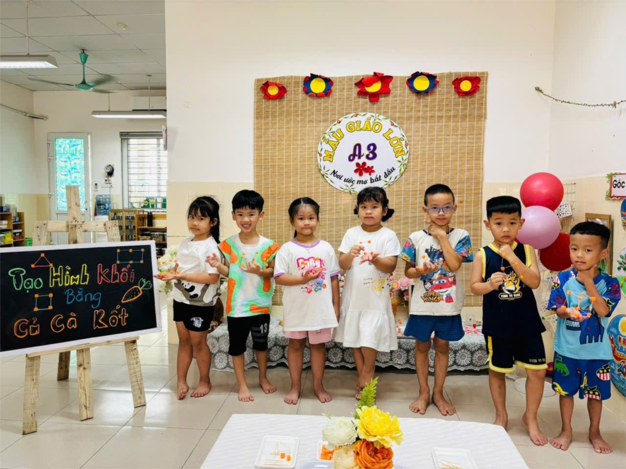 Tiết học tạo hình khối từ củ cà rốt của lớp MGL A3