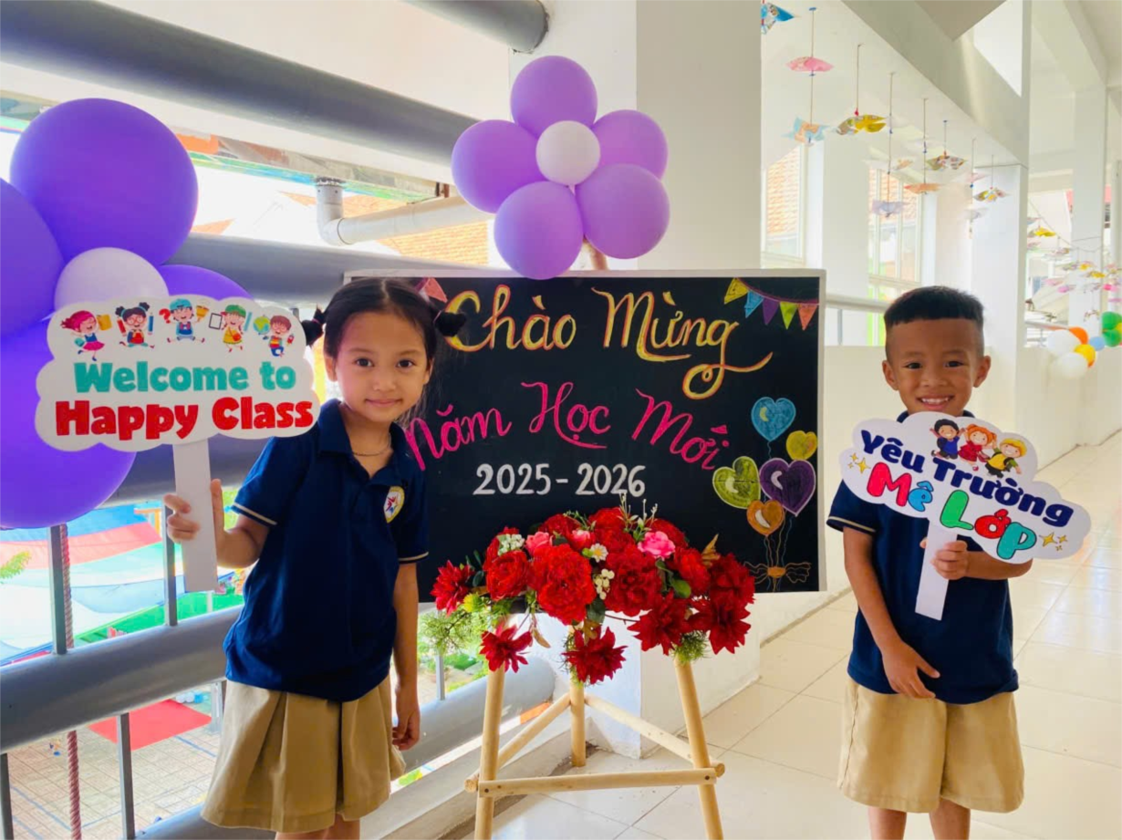 Các bạn nhỏ lớp MGL A3 tham gia ngày lễ khai giảng.