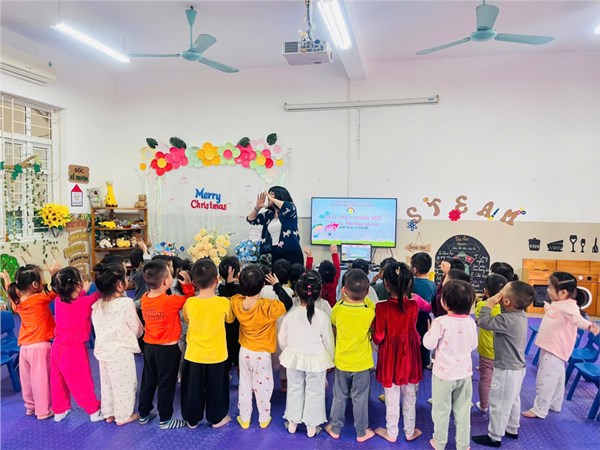 Bài thơ: Đàn gà con