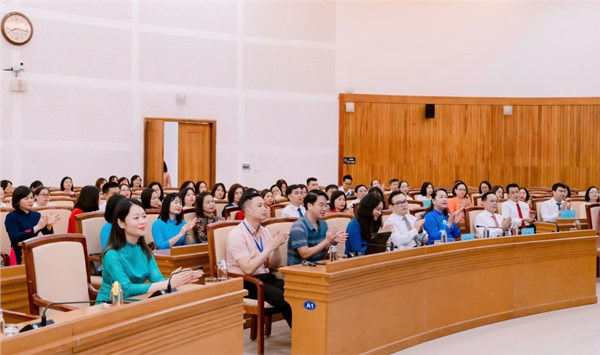 Ảnh đẹp tháng 7/2025- BGH Trường MN Hoa Sen nhận quyết định bổ nhiệm chức vụ lãnh đạo, quản lý