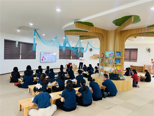 Ảnh đẹp Tháng 4: Tập huần chuyên môn: Quản lý cảm xúc cho giáo viên, Năm học 2024 - 2025