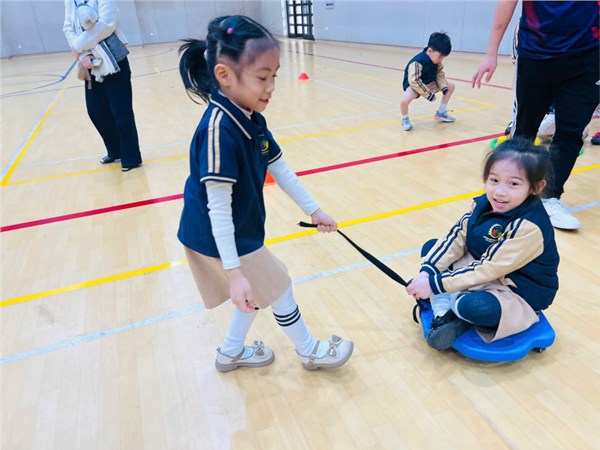 Ảnh đẹp Tháng 4 - Chương trình tham quan trường tiểu học của các bé lớp Mẫu giáo lớn, Năm học 2024 - 2025