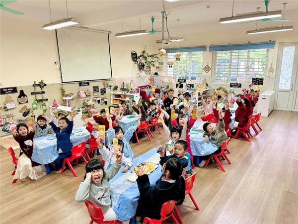 Những bức hình đẹp chào đón năm mới của cô và trò Trường MN Thạch bàn trong tháng 2/2025