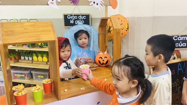 Amblum hình ảnh đẹp Tháng 11 của các bé khối MGL